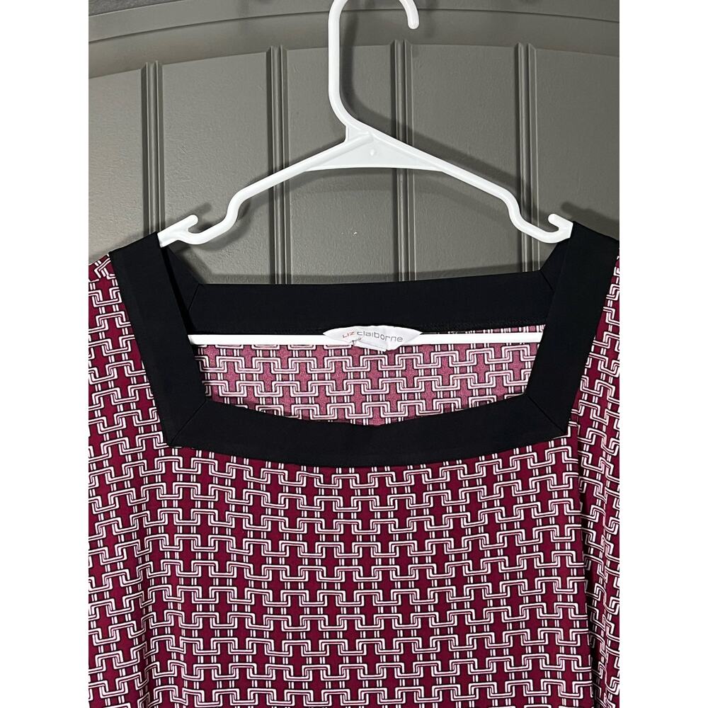 Liz Claiborne Maroon Geometric Print Black Neckline Size 1x